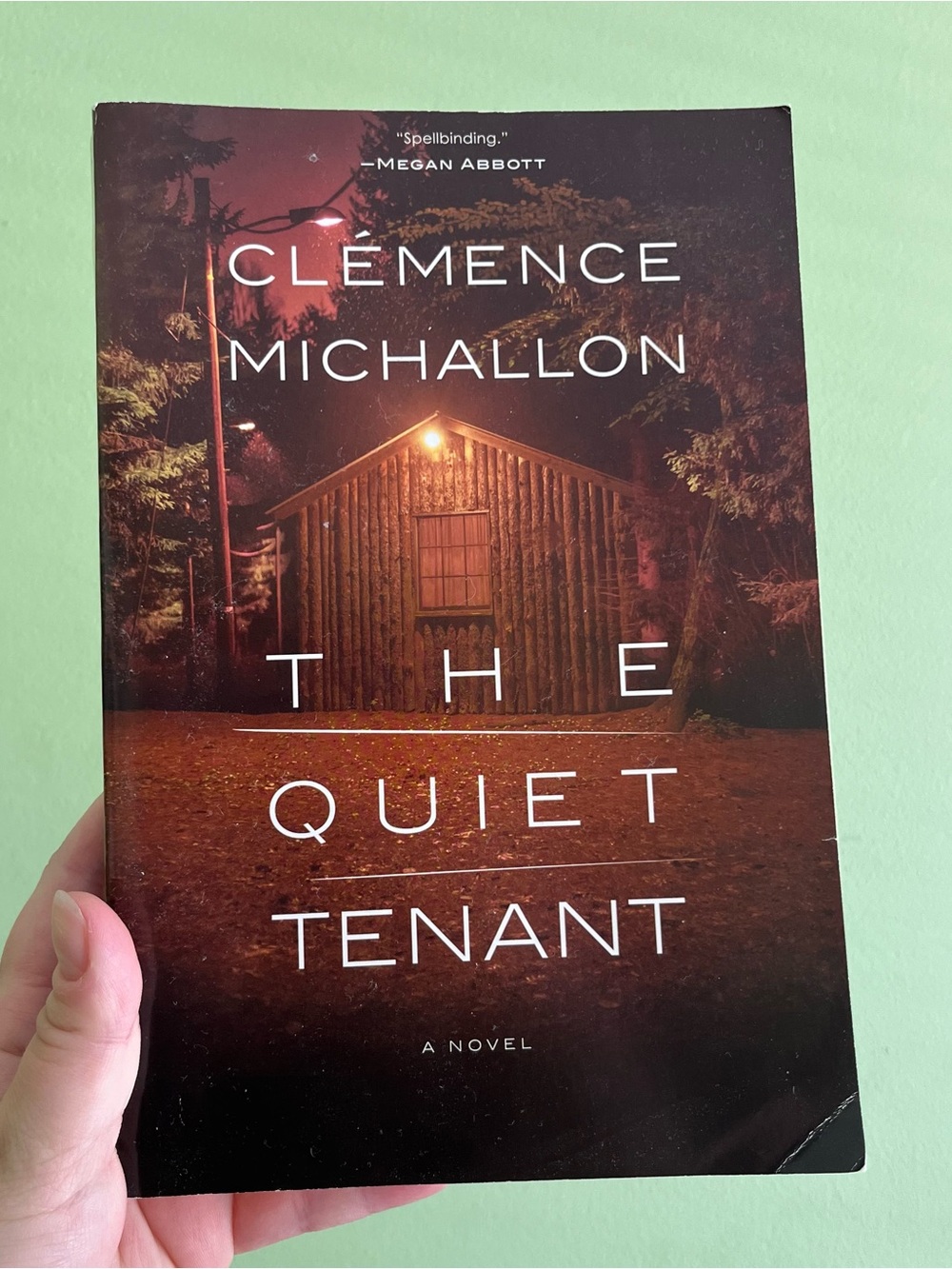 📚 4/25$ 📚 The Quiet Tenant by Clemence Michallon